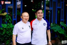 박항서 감독, '40년 전 우승 동료' 피아퐁과 감격 재회... "한국·태국 축구 함께 발전하길"