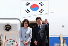 李대통령, 여름휴가 반납…靑 "세일즈 외교 집중"