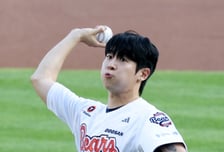 [포토] 데니 구 '시구도 클레식 모드'