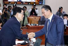 박지원, 사표 낸 정성호에 "충정 이해하나 누가 검찰개혁 총대 메나"