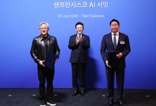 SK, 빅테크와 7500억달러 반도체 협력..최태원 "현실적 투자"