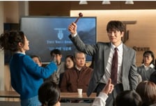 '아파트' 지성, '긴급 주민회의' 소집...문소리 박병은과 팽팽한 신경전