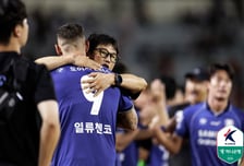 '이정효호' 수원, 최대 숙원 '다이렉트 승격' 흐름 탔다... '우승 후보' 2연속 격파→어느새 선두와 '승점 동률'