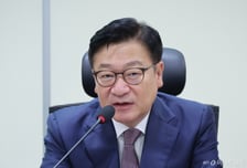 [속보]정점식, '권영진 멱살'에 "사감 잊고 원내대표 책무 다할 것"