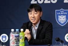 '선수 폭행' 징계 받은 신태용…페르시자 "감독 교체 없다"