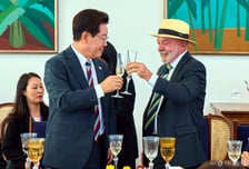 李대통령-룰라 오찬장에 등장한 韓전통 '옥사 실크'