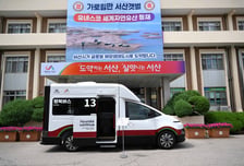앱으로 부르는 임산부 전용차…현대차, 서산에 'ST1' 기증