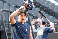 [포토]  '수비훈련 마무리하는' 롯데 유강남