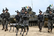 육군, '드론·로봇' 유무인 복합분대 실증부대 출범