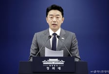 강훈식 "李대통령 '연임 개헌, 헌법·국민 허용 않는다' 해…정쟁, 강한 유감"
