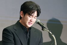 "김새론 미성년 때 교제 아니다"…김수현, 아동복지법 위반 무혐의
