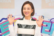 장윤정 이름 팔아 수천만원 '꿀꺽'…모친, 사기 혐의로 구속기소