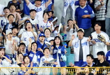 [포토] '스파이더맨도 소용없다' 6회말 성영탁 상대로 투런홈런 뽑아낸 이재현