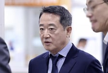법원 "코오롱·이웅열 회장, 인보사 투여 환자들에 배상해라"