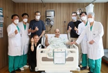 "아들들 간 절대 안 받겠다"던 아버지, 고집 꺾었다...1만km 날아와 '새 삶'