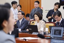 국회 과방위, 이진숙 보임 두고 설전…李 "전학생 집단 괴롭힘 같아"