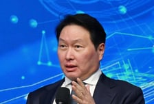 "갖고 있으면 오른다" 최태원, SK하이닉스 주식 첫 매수…48억원 규모
