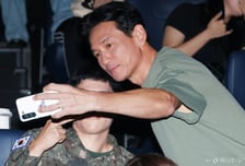황정민 사생활 의혹 진실공방…'호프' 무대인사는 예정대로 참석