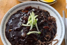 "짜장면 먹고 펑펑 울었다"…혼밥하던 임산부 감동받은 사연[오따뉴]