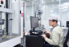 LG화학 금속 대체 플라스틱 R&amp;D 허브 가보니..소재개발부터 인증까지 한번에[르포]