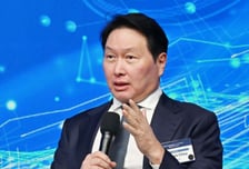 하이닉스 주식 49억어치 쓸어담더니…최태원 하루만에 12억 벌었다