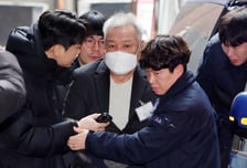 "'정치활동 하는 자' 해당 안 돼"…'공천헌금' 건진법사 2심 쟁점은