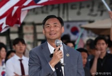 '이 대통령 명예훼손' 모스탄 출국정지 연장 취소소송 각하…"항소할 것"