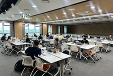 판교에 모인 도약기 스타트업 13곳…경기혁신센터가 푼 '성장 방정식'