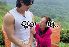 '86세' 전원주, 33세 몸짱남 가슴 더듬더듬…"성희롱" vs "예능" 시끌