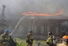 동해 삼화사 템플스테이 화재로 6명 대피…소방당국 진화 중