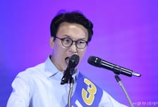 金 "명청대전 악순환" 鄭 "배신한 자 또 배신"…宋 "신천지 얘기 그만"