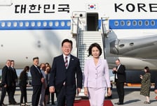 취임 최장 7박11일 출장 마친 李… 부동산·주식시장 해법찾기 돌입