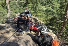 설악산 암벽등반 중 3m 아래로 추락한 50대, 헬기 이송