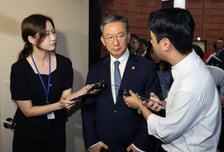 정성호 법무부 장관 "'형소법 개정 거부권' 답변할 문제 아냐"