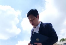 "도수치료 덕분에 목발 버렸는데, 이제 못 받아" 헌재 앞 환자의 분통, 왜