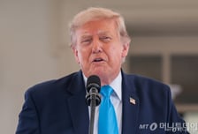 이란 추가공습 접은 트럼프 "호르무즈·비핵화 협상 재개"