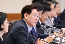 [속보]李 대통령 "10억 초과 근로소득, 거의 절반 세금…부동산 소득은 수십억 돼도 거의 안내"
