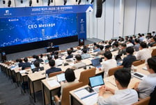 김기홍 JB금융 회장 "AI 전환, CEO가 직접 챙겨야"