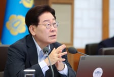 李 대통령 "순방 취재진에 민항기 값 다 받는게 합당? 아닌 것 같다"