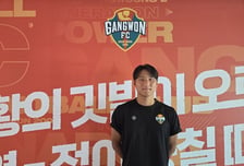 [현장 인터뷰] '강원 최연소 준프로' 최재혁의 당찬 꿈... "한국에서 기억되는 풀백 되고 싶다"