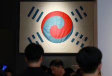 유관순 얼평·안중근 '순위 매기기'...광복절 앞두고 또 조롱 "조회수 장사"