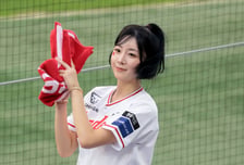 [한번에쓱] 응원도 물론^^ '야구는 기선제압이 중요하지!' 쓱치 안지현