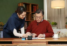 文, 고민정 격려 "맷집 제법 생겼다…도전 만으로도 의미"