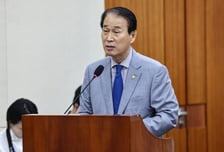 권오을 "노태우 전 대통령 참배 검토 중…전두환과 아예 달라"