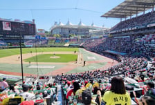 [오피셜] 사상 최초 1·2군 전 경기 폭염 취소 나왔다... 5·6일은 야구 없는 날, KBO 내일(6일) 긴급 실행위 개최