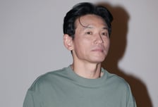 "황정민, 배우자 몰래 소통"...폭로 여성 '멀티프로필 사진' 추가 공개