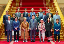 李 대통령, 유가협 청와대 초청…"민주화 열사들 희생 잊지 않을 것"