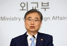 통일부 대북 접근에 선그은 외교부…조현 "현실적으로 어려워"