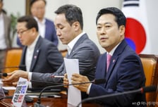 '돌려차기' 발언 논란에 국힘 "엄중 조치"…보완수사권 투쟁 동력 약화 우려도