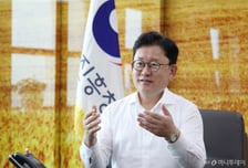 AI 심고 위성 띄운 1년…"판 깔았으니 이제 끝을 보겠다"